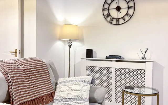 1-bed Apt, Sleeps 2, 20 min Walk to Centre