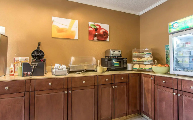 Quality Inn Cleveland North