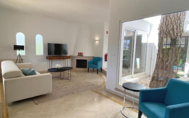 Charming 3-bed Villa With Pool in Olhos de Agua