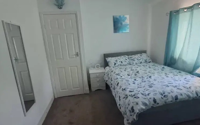 Spacious 3 Bed 2 Baths Free Wifi Central Location