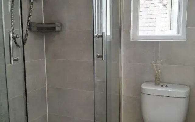 comfy 2 bedroom Apt in central area New Refurbishment