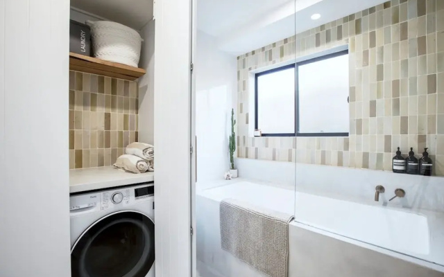 Coastal 2-bed Apartment With Courtyard