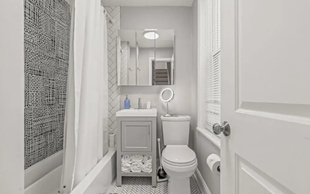 Spacious & Central Getaway Queen Beds