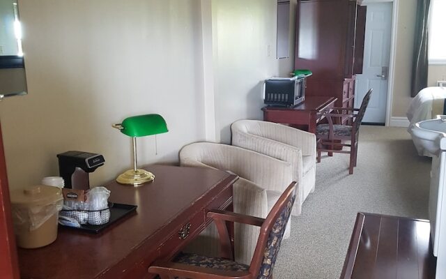 Seaport Inn