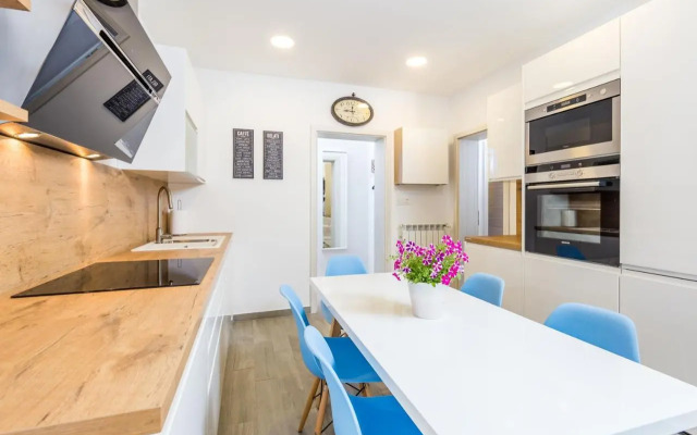 Cozy and modern 4