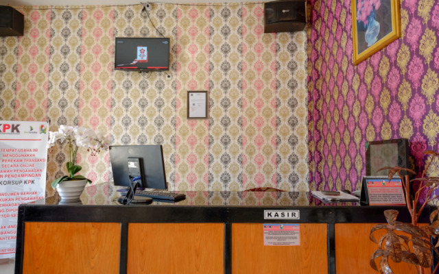 RedDoorz @ Hotel Grand Aulia Majene