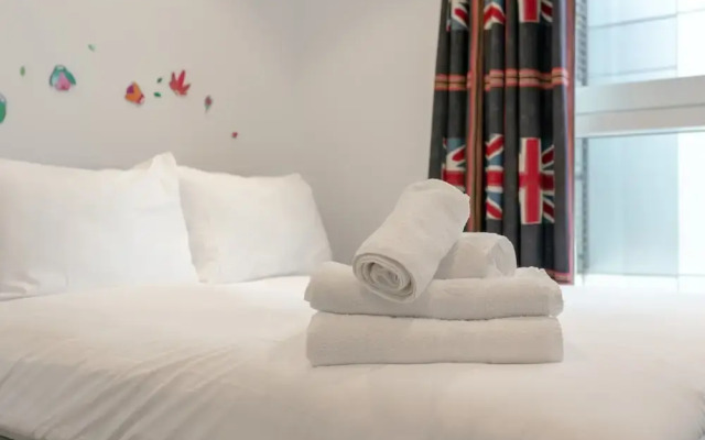 Modern 3 Bedroom Top Floor Apartment