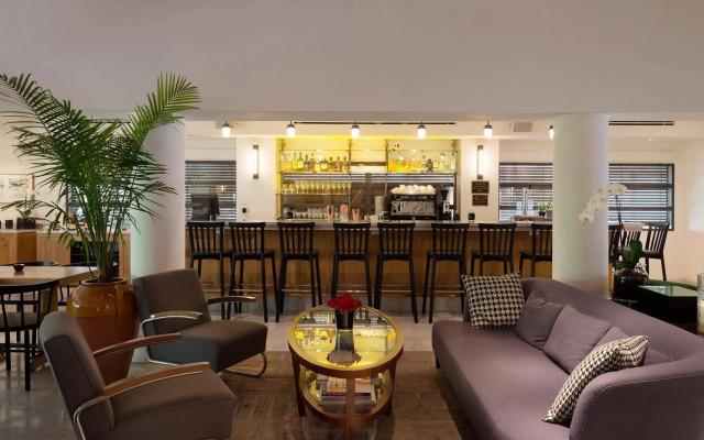 Lily & Bloom Hotel