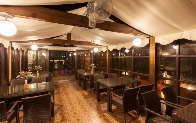 F Hotel - Sanyi