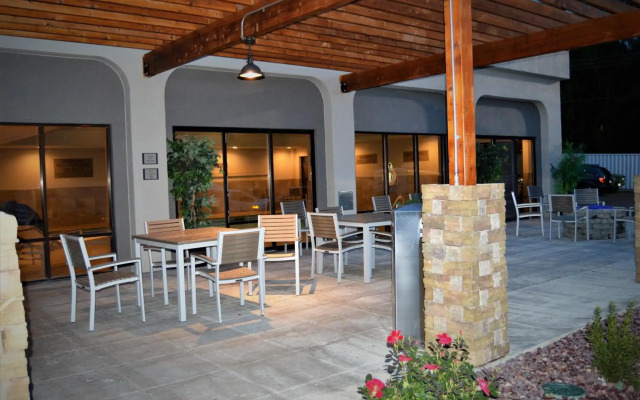 Country Inn & Suites by Radisson, La Crosse, WI