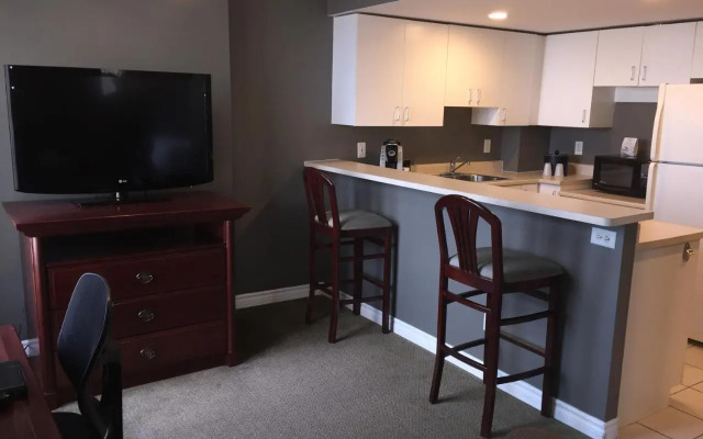 Hotel Faubourg Montreal - ex Holiday Inn Express Hotel & Suites Centr