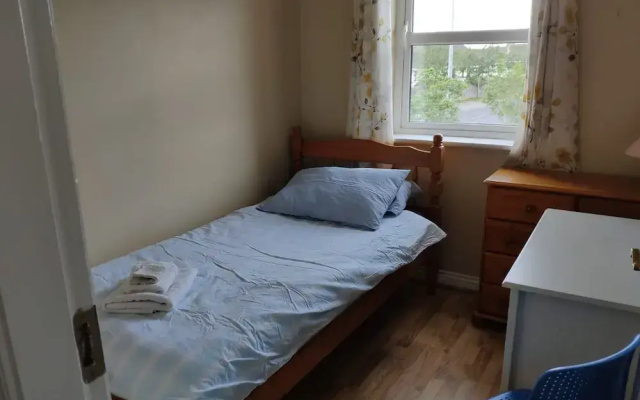 Stunning 6 Bed House With Private Garden in Galway
