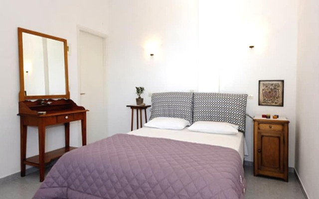 Anemoessa Rooms & Studios