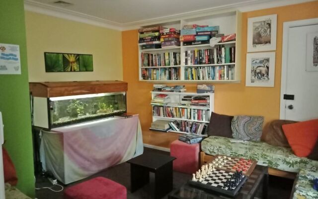 Ozzie Pozzie Backpackers