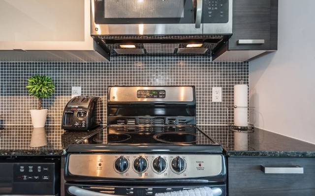 Life Suites Soho 2 Bed - 2 Bath CN Tower View