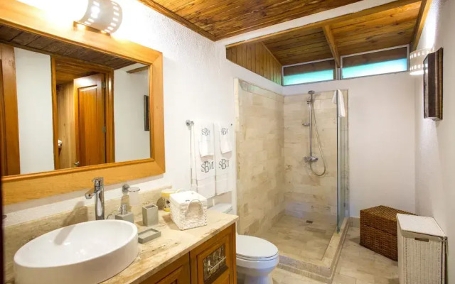 Oceanview Lux Villa - With Eden Roc Club Access