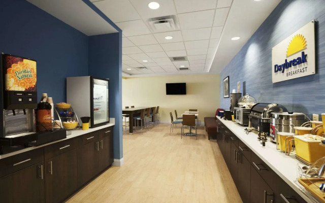 Sleep Inn & Suites Altoona North