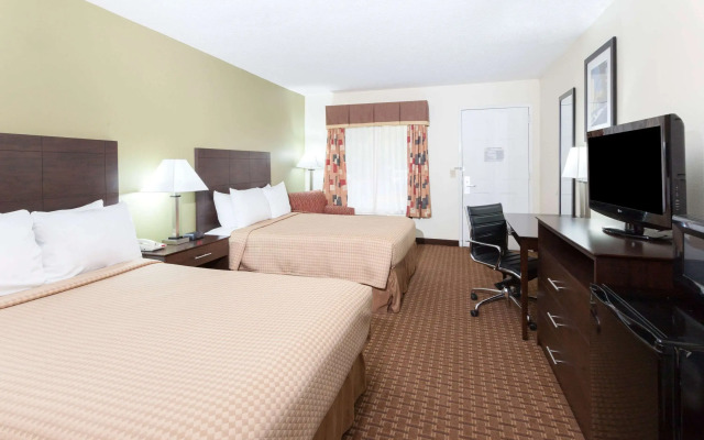 Super 8 by Wyndham Decatur/Dntn/Atlanta Area