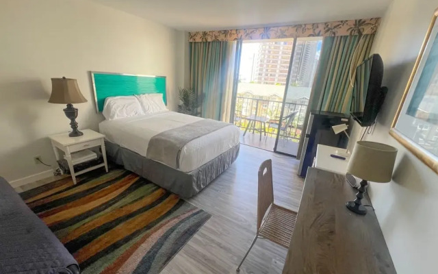 Homey Aqua Palms Studio Condo by RedAwning