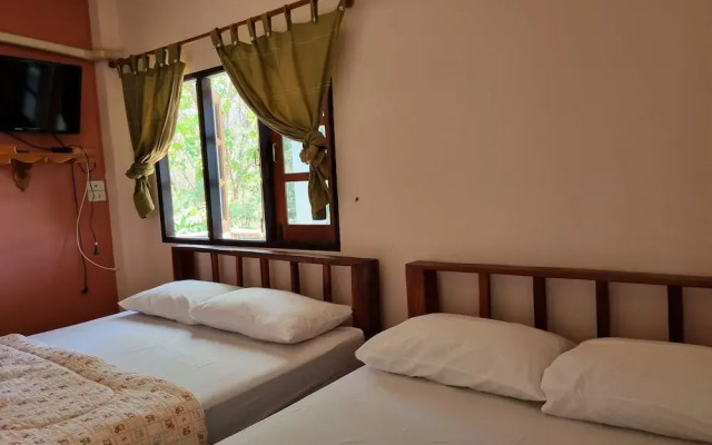 Sawasdee Sichang Resort