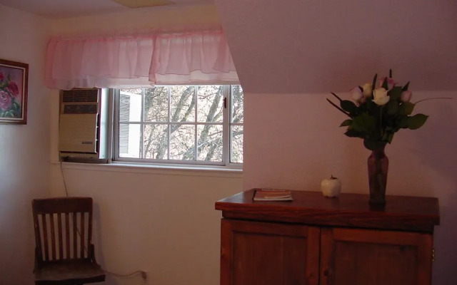 Apple Blossom Inn