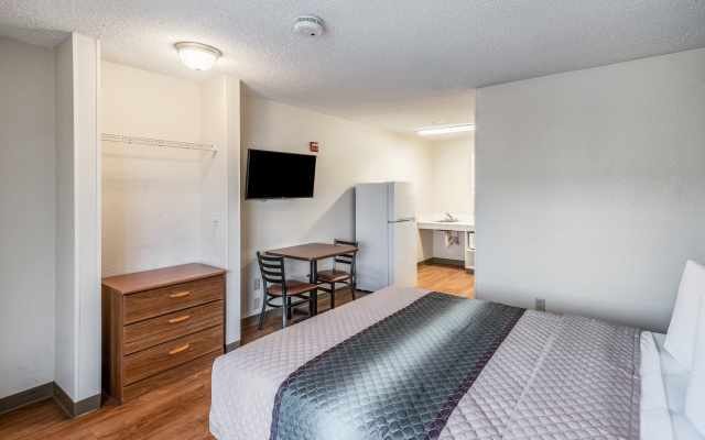 HomeTowne Studios by Red Roof Spokane - Valley