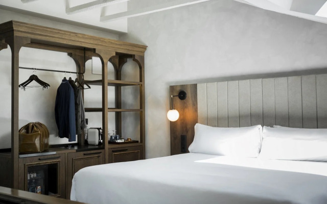 ICON Wipton by Petit Palace