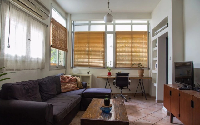 Stylish Perfect 2BR Tel Aviv Beach Apt