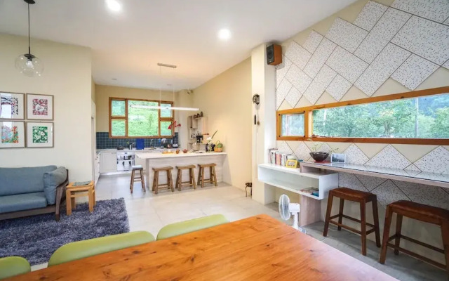 Xi Tou in Sunny Day Inn