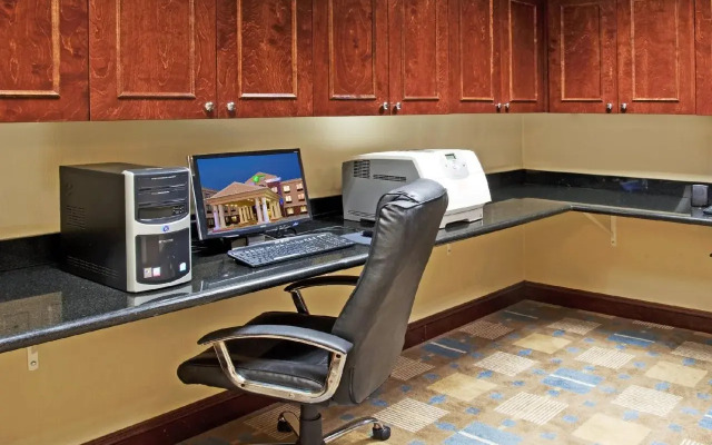 Holiday Inn Express & Suites Buffalo by IHG