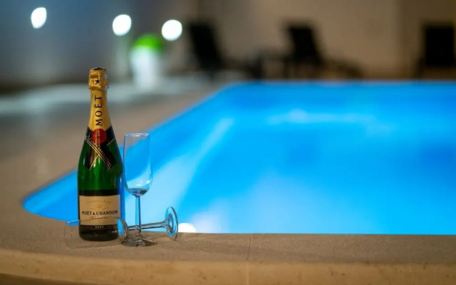Lux 2 - Heated Pool - A3