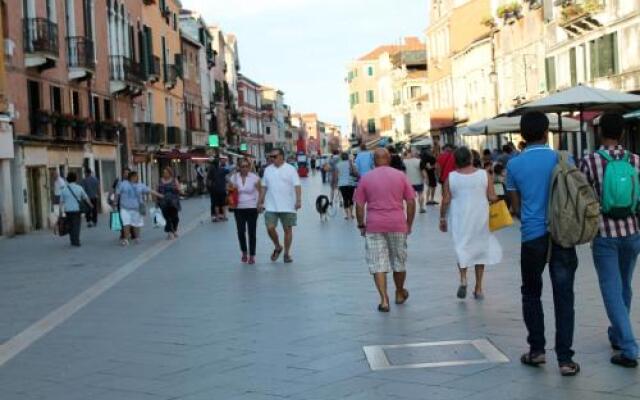 Calle dei Preti