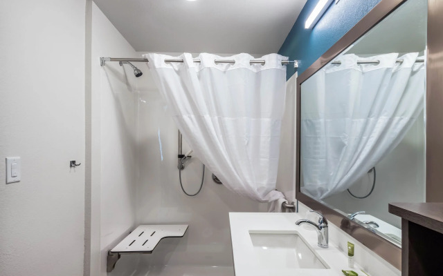 WoodSpring Suites Carol Stream - Chicago