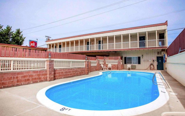 Quality Inn & Suites Bremerton near Naval Shipyard