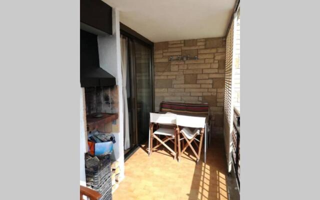 Apartament a Roses. Terrassa i piscina comunitaria