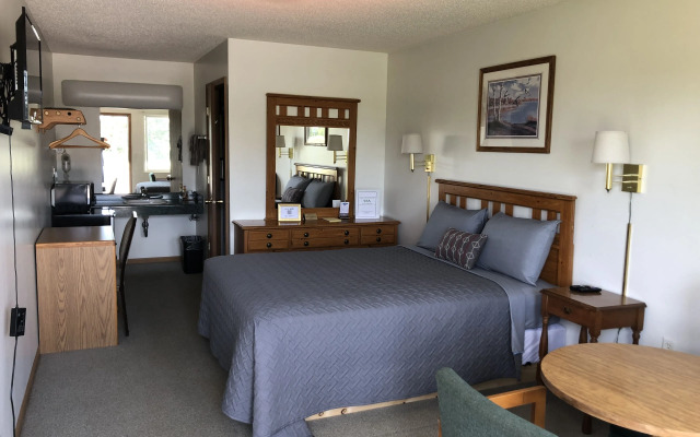 Edge Of The Woods Motel