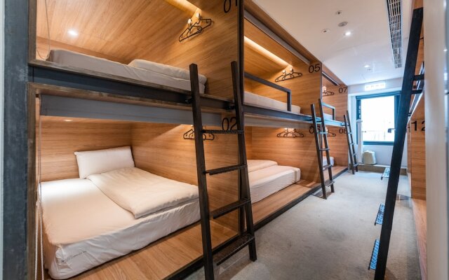 Bouti City Capsule Inn