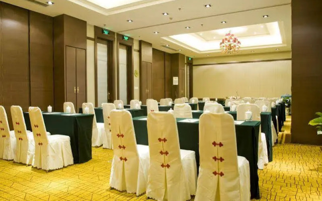 Inzone Garland Hotel