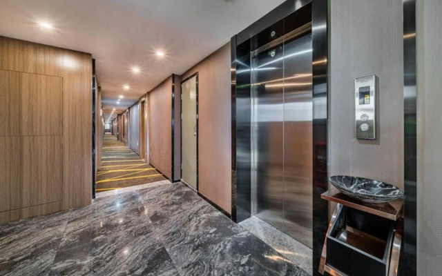 IU Hotel (Chongqing North Station South Plaza Center Branch)