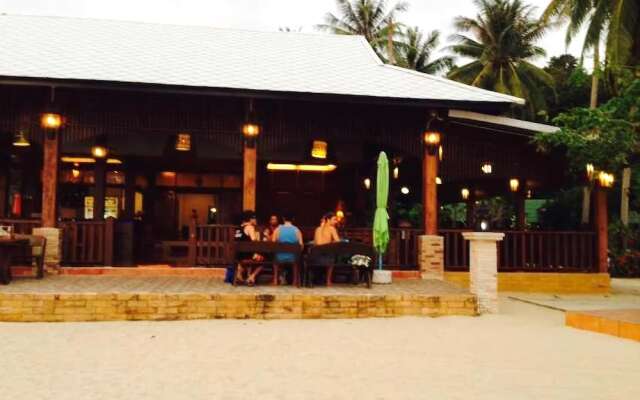 Mac's Bay Resort