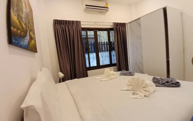 White House With 2br-1bath Near Kathu Water Fall