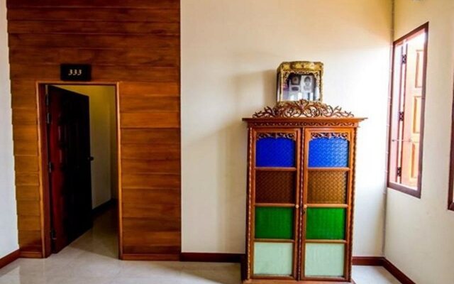 Wake Up at Muang Kao Boutique Hotel