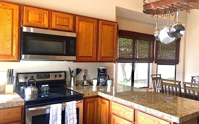 Grandview Getaway 4 BR by Casago