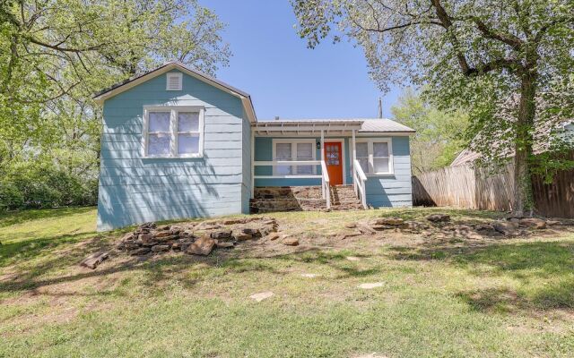 Vibrant Fayetteville Home - Walk Downtown!