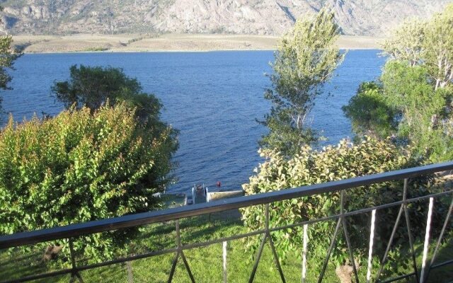 Vineyard on the Lake - 4 Bedroom Villa