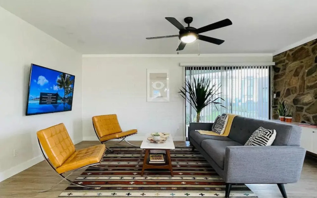 Walkable OTS Mid Century Condo-Pool