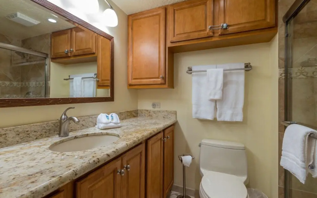 Kahana Reef 402 by RedAwning