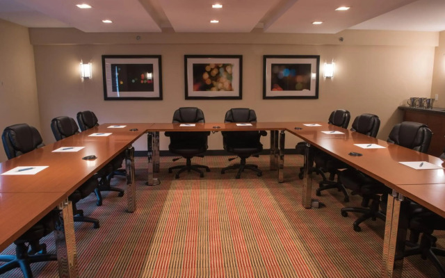 Four Points by Sheraton Winnipeg South