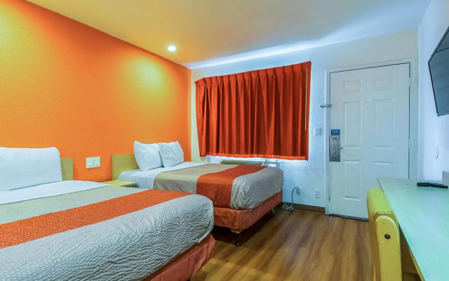 Motel 6 Bakersfield, CA - Airport