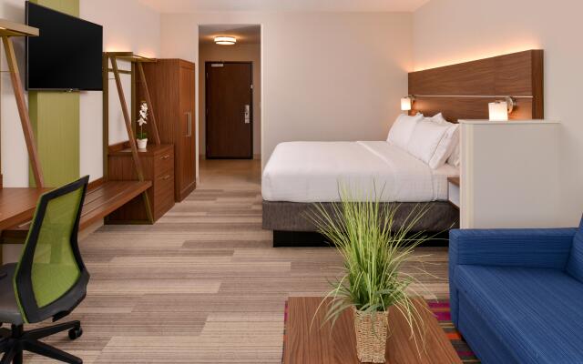 Holiday Inn Express & Suites Salem, an IHG Hotel